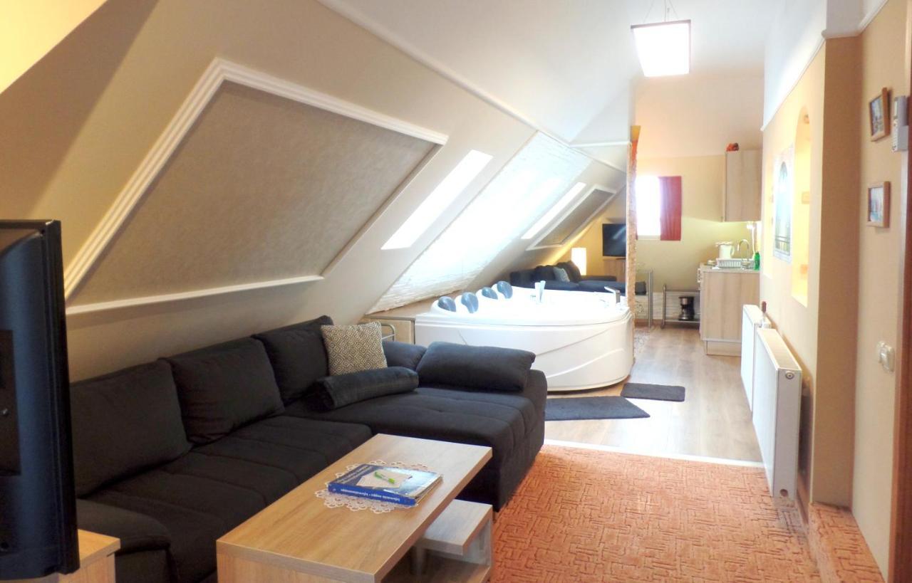 Apartman Siesta Buek - Buekfuerdo Экстерьер фото